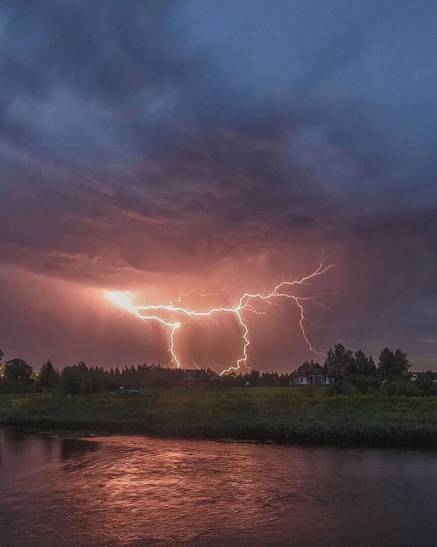 Слышатся грома раскаты