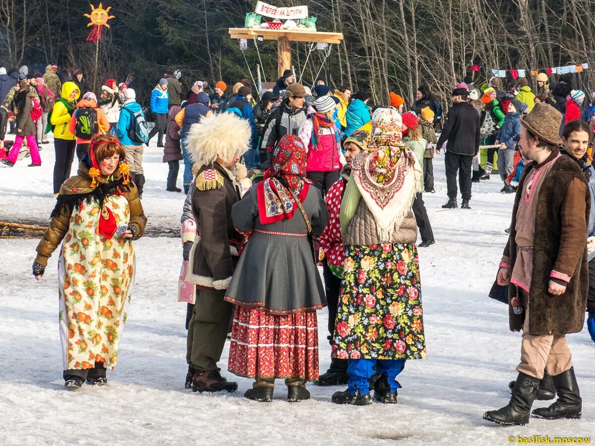 Какого числа гуляние масленицы. Новая Ельня Масленица. Костюм Масленицы. Образ Масленицы. Празднование Масленицы.