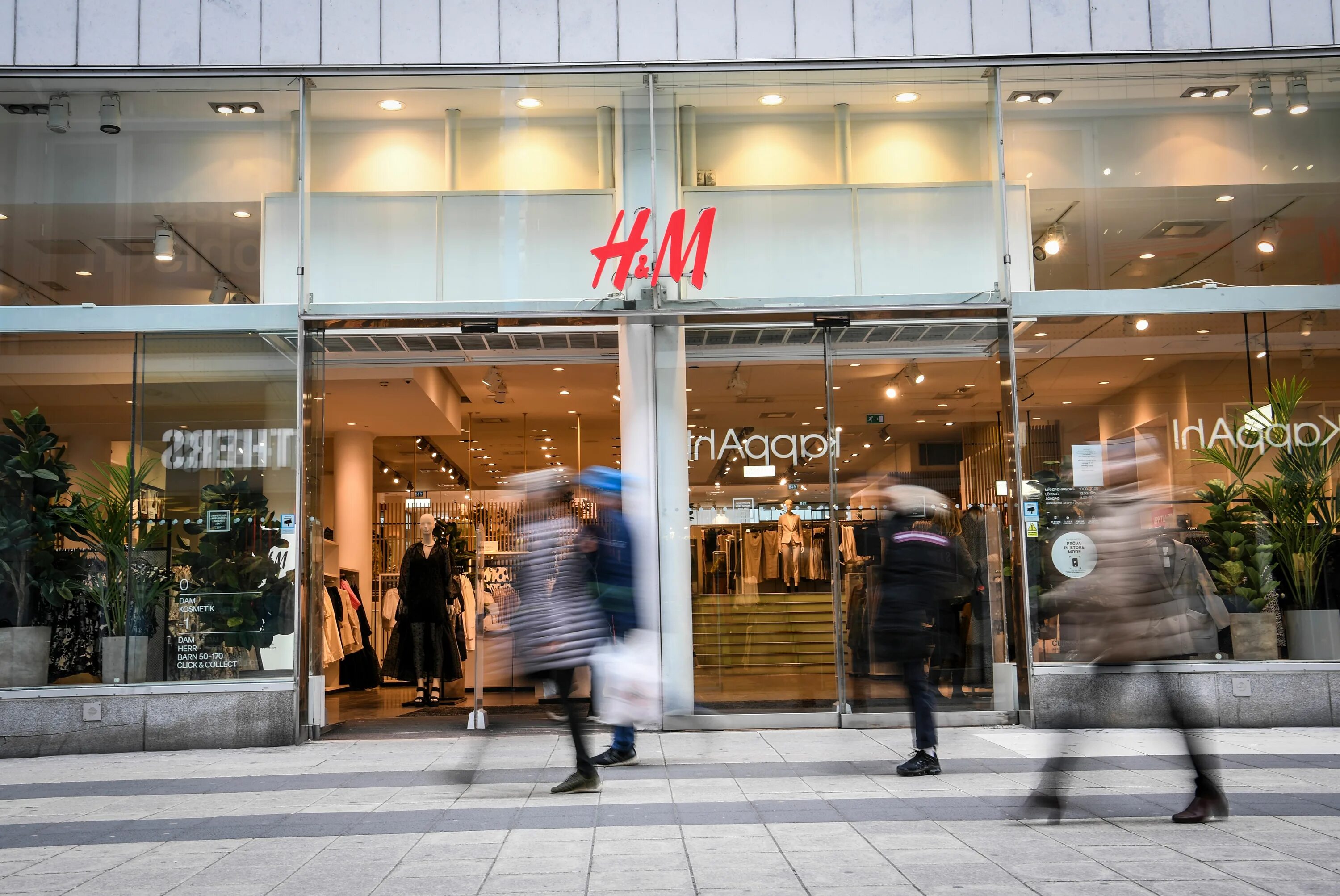 H store. Магазин HM. HM Швеция. H&M В Швеции. HM магазины в Москве.