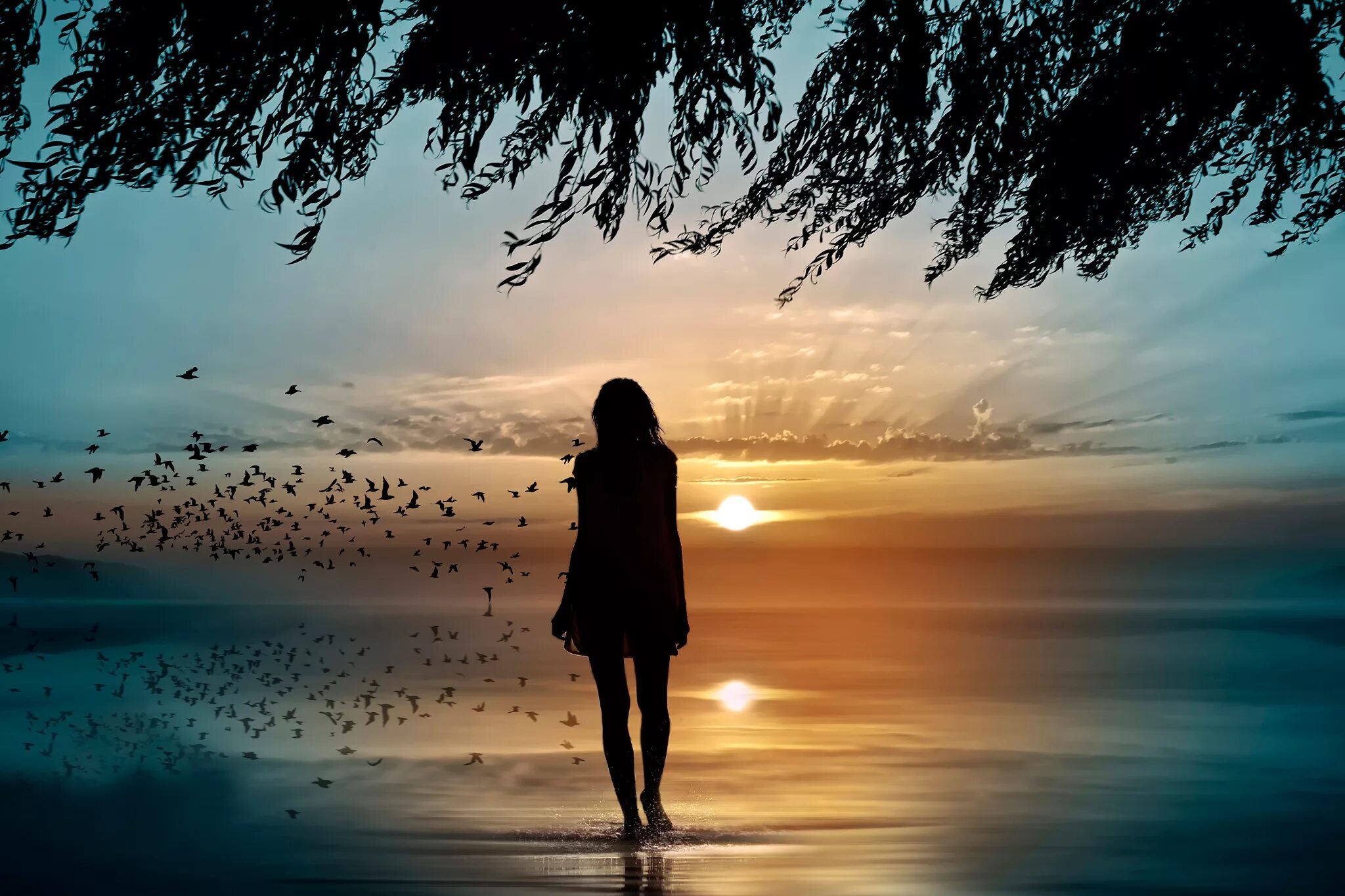 Девушка на берегу моря. Девушка идет по берегу. Уйти в море девушке. Женщина уходящая в даль. Девушка море грусть.