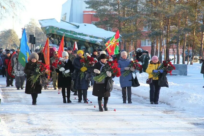 Прощание каменск уральский. Аллея славы Каменск-Уральский. Аллея славы Каменск-Уральский прощание 25.05.2023. Прощание на аллее славы Каменск Уральский. Каменск-Уральский аллея славы прощание с воином 30.01.2024года.