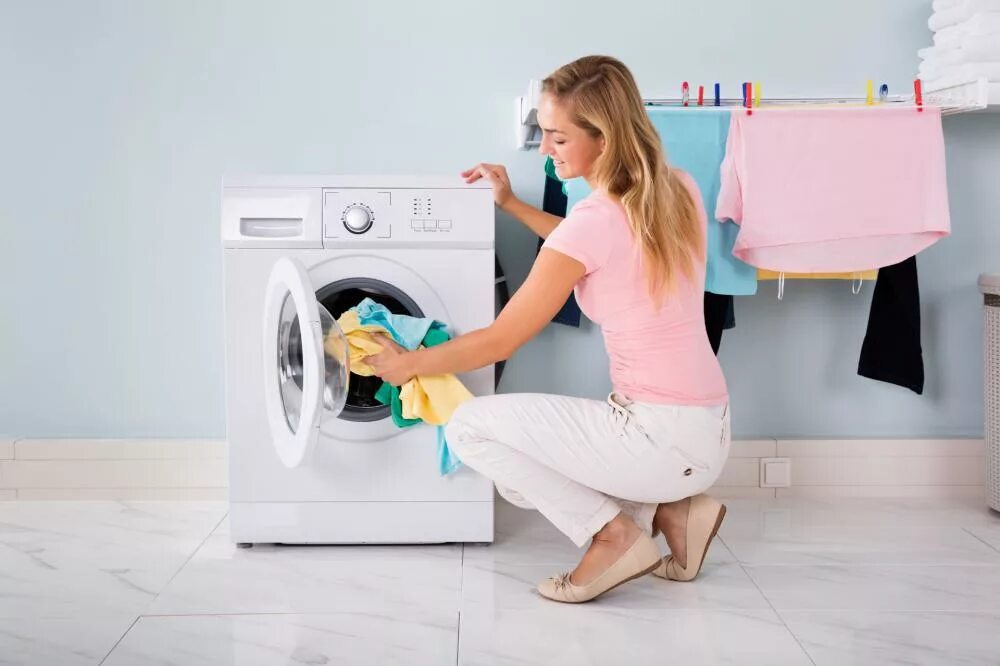 Загрузка белья в стиральную машину. Washing hands washing machine. Починка стиральной машинки. Washing hands washing machine. Мытье стиральной машины.