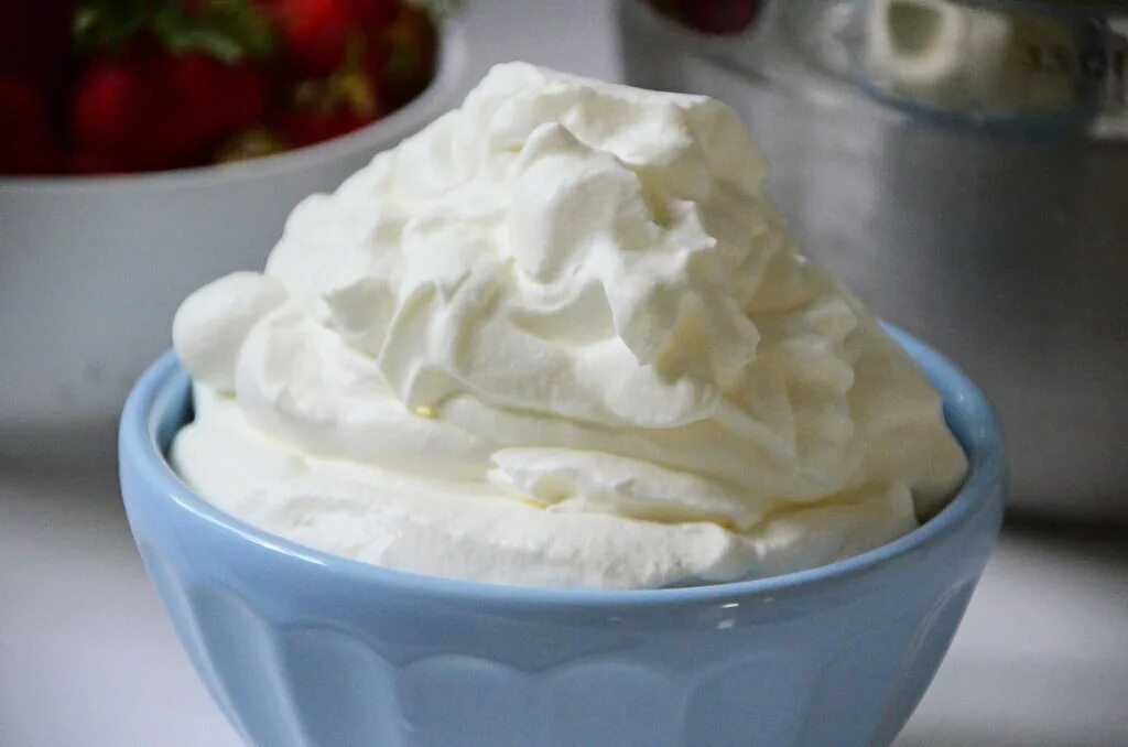 Как готовить сливки. Крем-фреш (creme fraiche). взбитые сливки. крем взбитые сливки. крем сливочный для взбивания.
