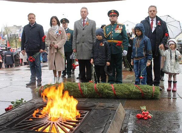 Инсталляция к 9 мая. 78 Лет со дня Победы в Великой Отечественной. День Победы 78 лет. Уголок аллеи славы героям России сво.