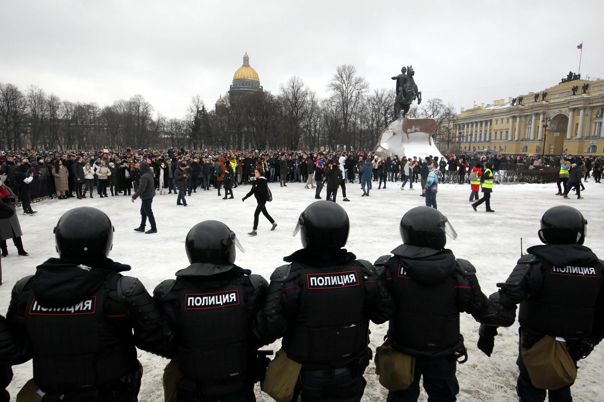 Протесты в Петербурге 23 января. Митинг в Питере 23 января 2021. Митинг в СПБ. ОМОН на митинге Петербург.