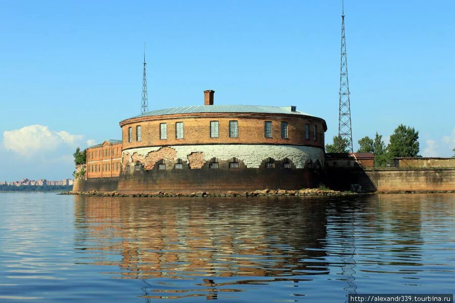Кроншлот кронштадт. Кронштадт пристань. Форты кронштадта. Кронштадт санкт-петербург форты экскурсии. Кроншлот крепость.