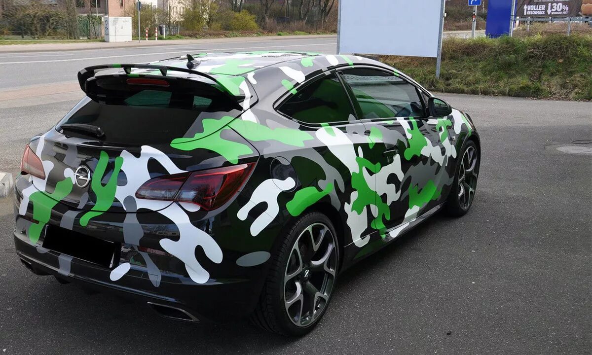 Пленка хаки. Mazda cx7 камуфляж. Peugeot 308 Camouflage 2022. Пленка Фантом карбон камуфляж.