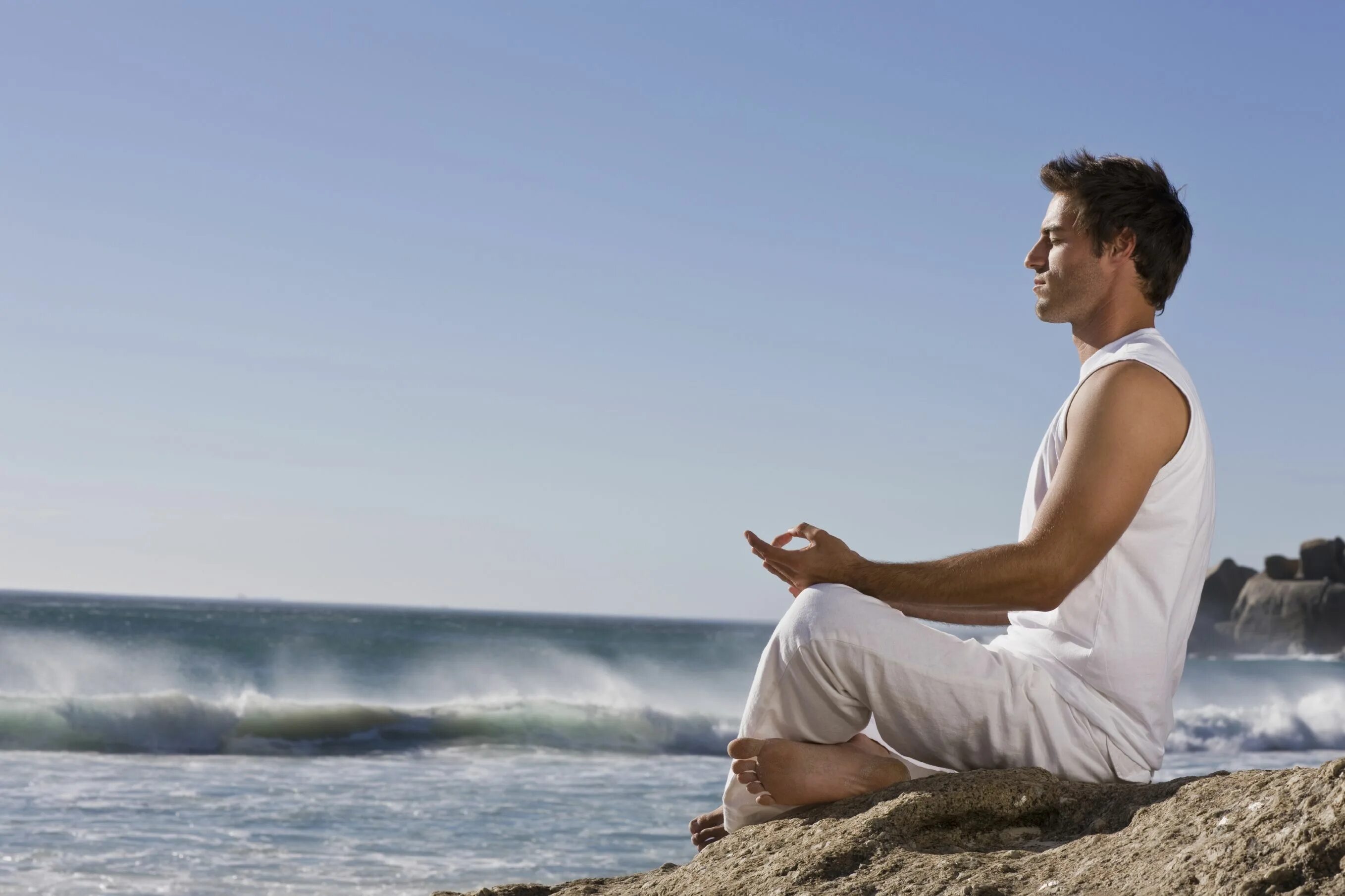 Meditation 1. Медитация мужчина. Спокойствие мужчина. Спокойный человек. Мужчина медитирует.