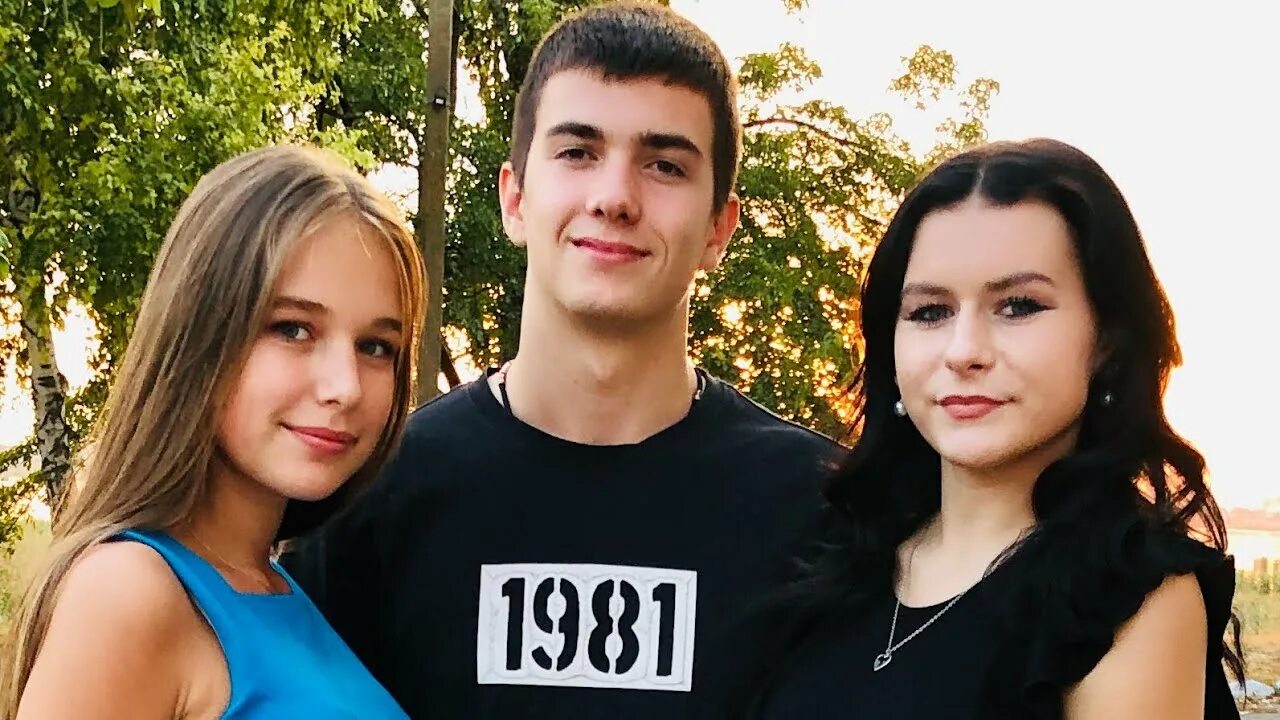 Аня из даниэль бой. Камилла даниэль бой. Аня из канала даниэль бой. Аня из канала даниэль бой. Даниель бой влог дарина.