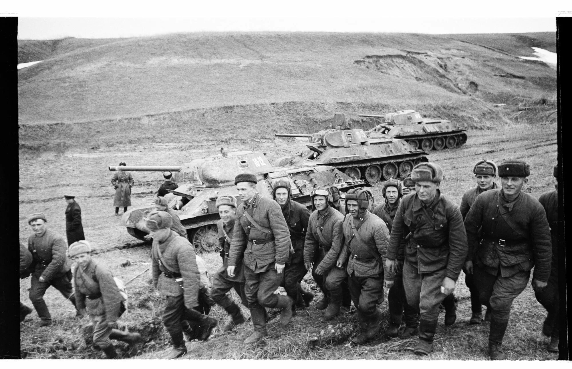 3 июня 1942 г. Т-34 1-Й Гвардейской танковой бригады 1942. Т-34 1 гв.т.бр. Танковая бригада 1943. ВОВ 1943-1945.