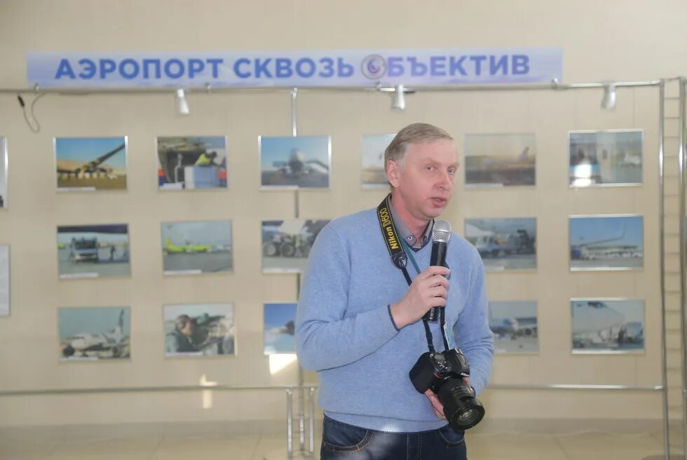 Директор аэропорта хабаровск. Директор Хабаровского аэропорта фото. Аэропорт Хабаровск руководитель фото.