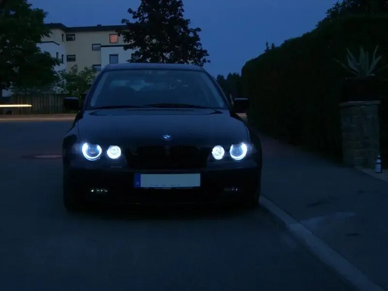 Ангельские глазки е46. BMW e46 Angel Eyes. BMW e36 ангельские глазки ночь. BMW 2001 ангельские глазки. Ангельские глазки BMW е46 Compact.