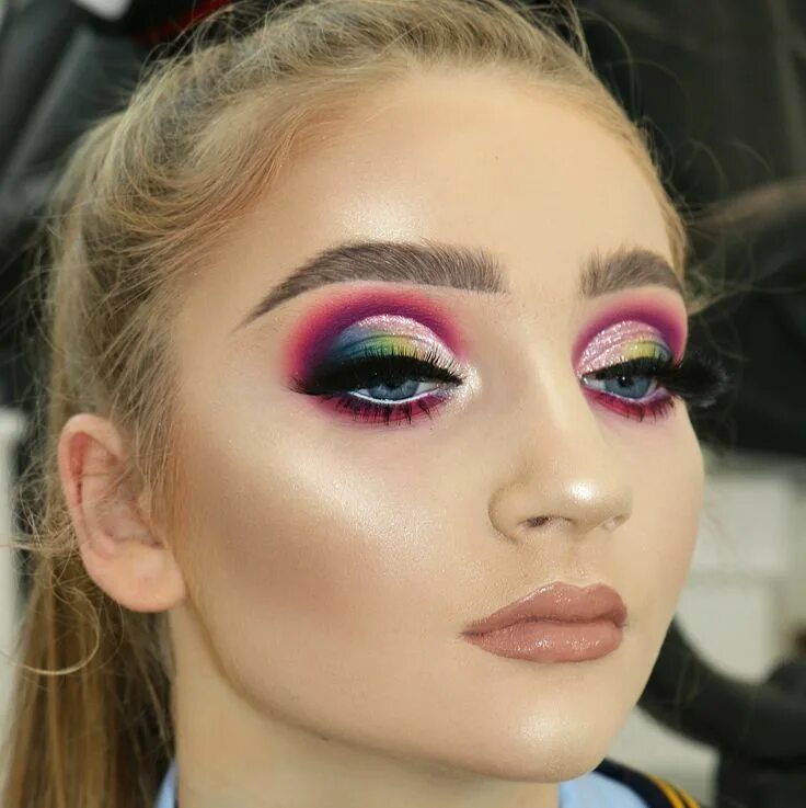 Какие бывают макияжи Pink lips Pink eye makeup, Pink makeup, Glitter eye makeup