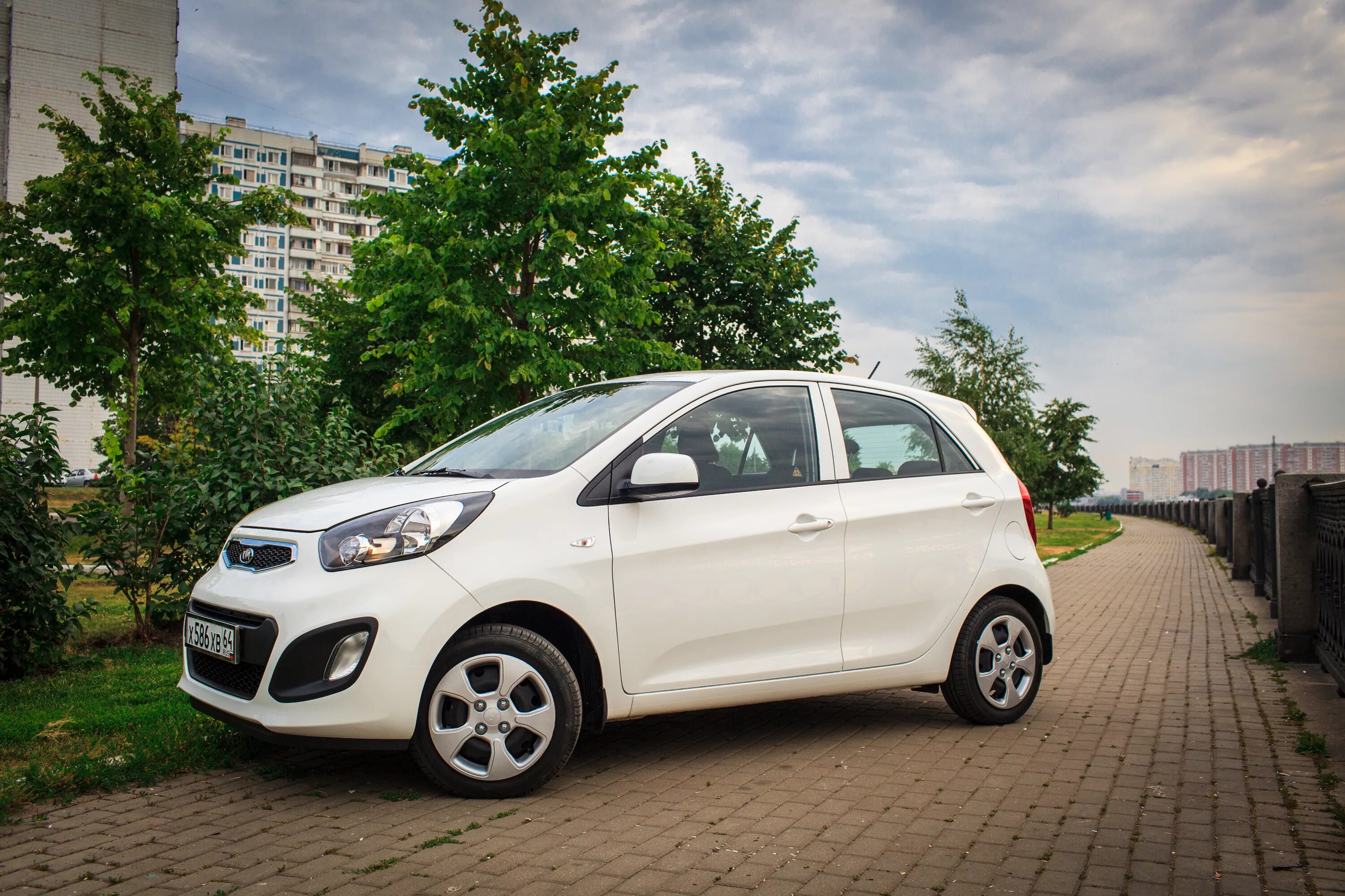 Киа Пиканто. Kia Picanto White. Маленькая Киа Пиканто. Kia Picanto белая.