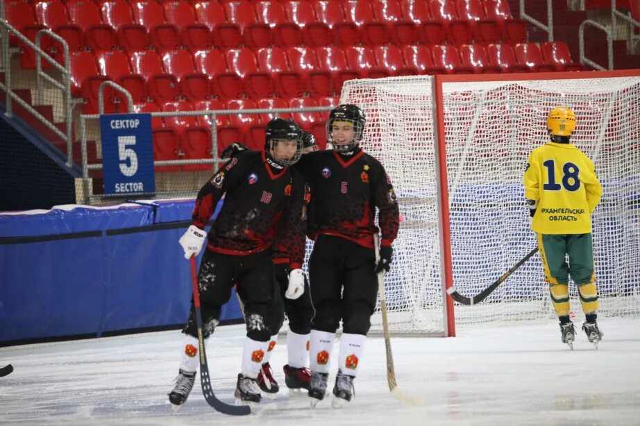 Полуфинал команды ак барса когда. Хк волгарь тольятти 2009. Нефтяник 2007. Нефтяник 2007. Капитан команды чайки 2009.