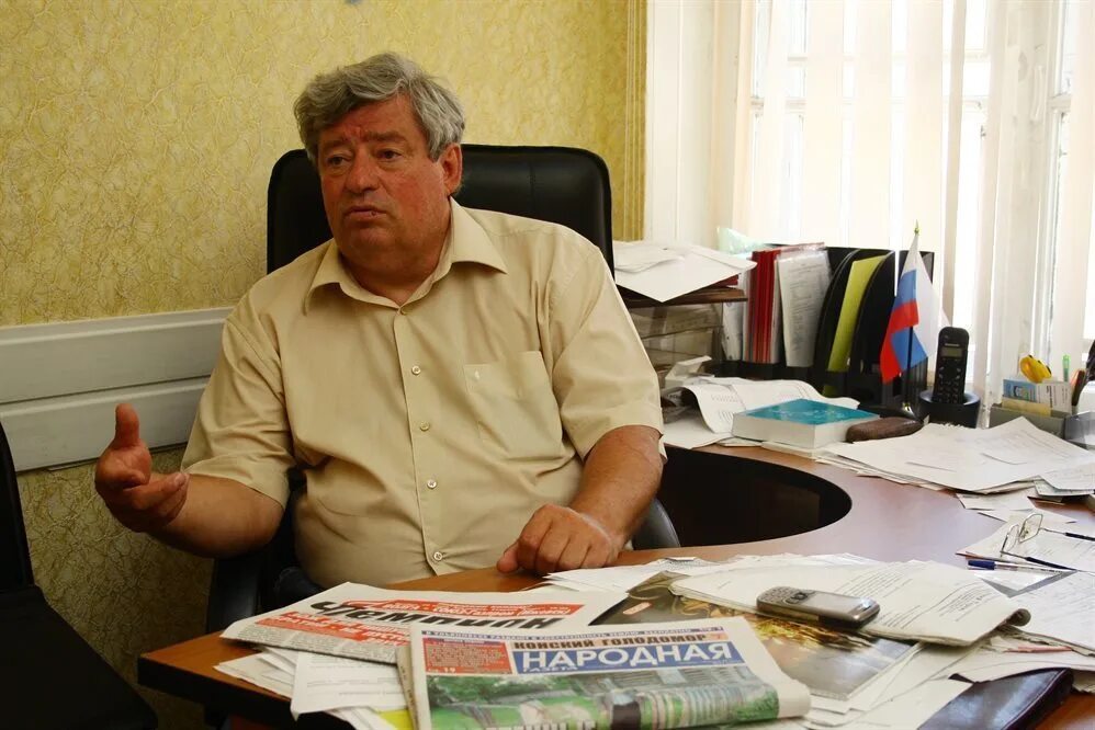 Он был директором завода. Ген директор абанин ульяновский завод. директор ульяновского механического завода абанин.