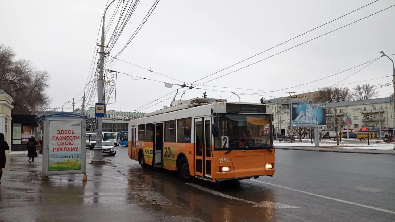 Троллейбусы закрыли. Троллейбус 2 Саратов. Саратов троллейбус 1307. Троллейбус 13. Автовокзал троллейбус.