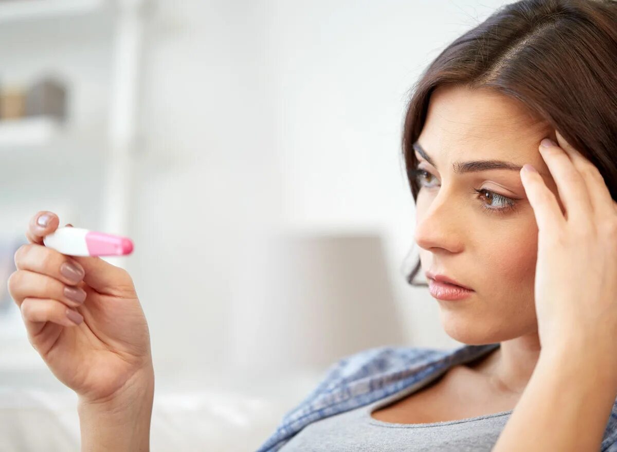 Беременная женщина с тестом. Woman test. Женщина с тестом на беременность. Woman test. Девушка с тестом.