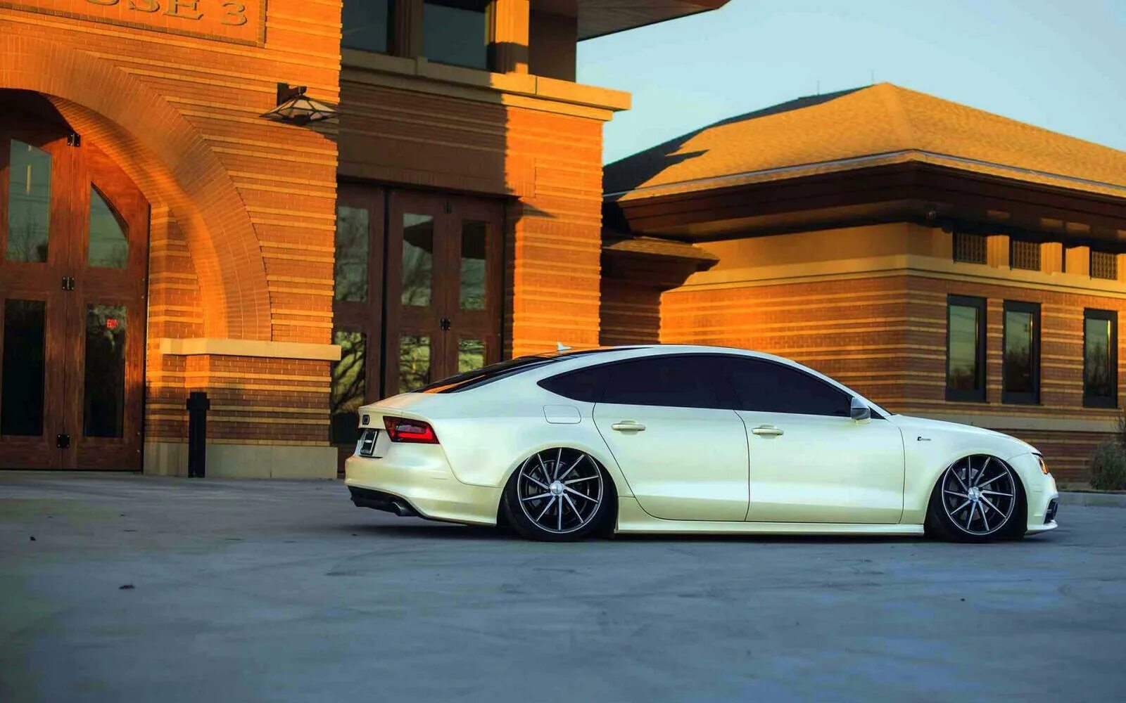 Tuning place. Audi a7 Low. Audi a7 тонированная. Ауди а7 заниженная. Audi a7 Wheels.