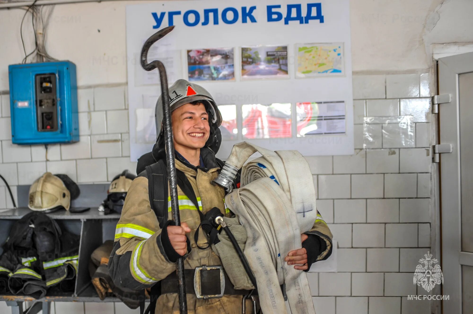 Пожарное спасательное дело. Пожарный. Пожарная охрана. Пожарный МЧС. Спасатель МЧС.