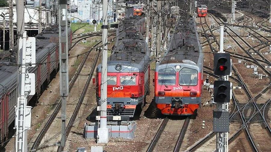 Железная дорога с златоуста до перми 2. Электричка сортировочная. Электричка сортировочная. Эд депо москва. Станция валуйки сортировочная.