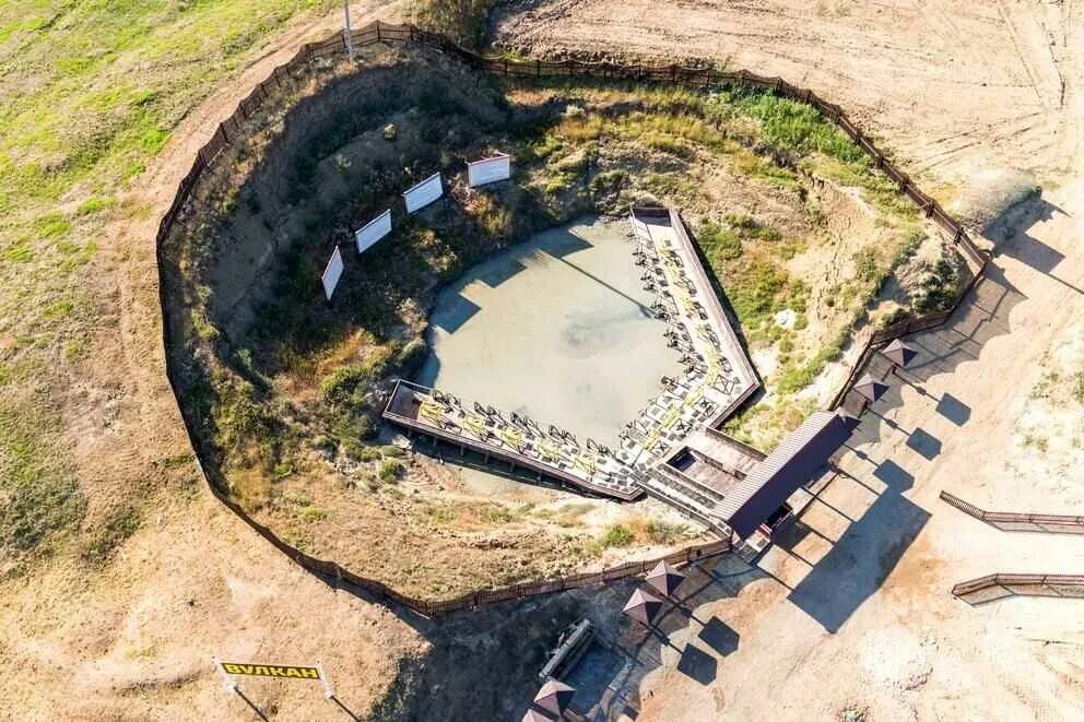 Вулкан тиздар азовское море. Грязевой вулкан за родину. Грязевой вулкан тиздар. Тамань грязевой вулкан тиздар. Вулкан тиздар азовское.