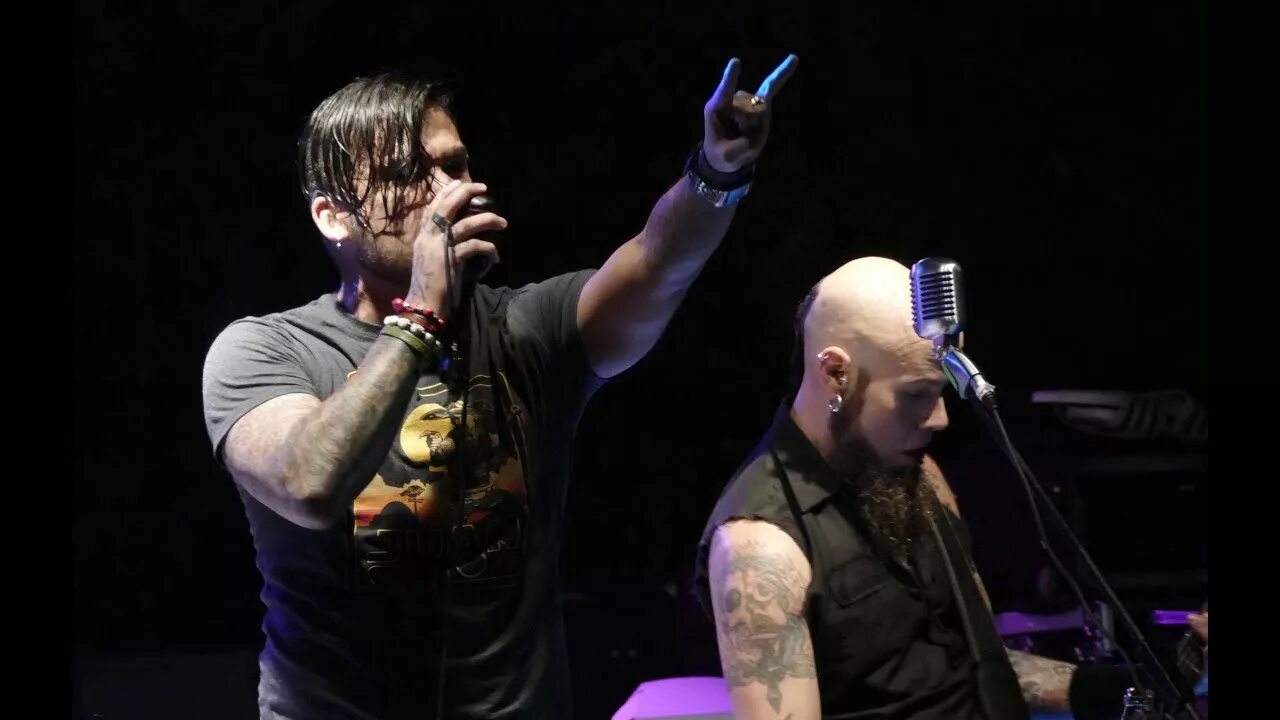 Drowning pool. Drowning pool солист. drowning pool вокалист. стиви бентон drowning pool. дэйв уильямс drowning pool.