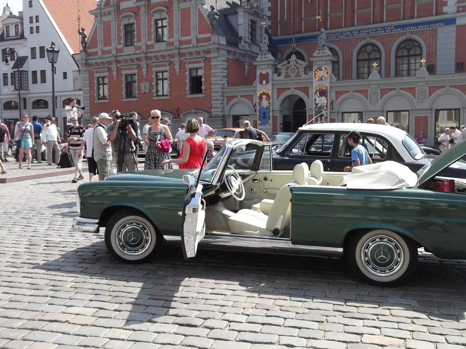 Латвийские машины. Машины в латвии. Lv nv-4263 автомашина латвия. Авто латвия. Латышский автомобиль.