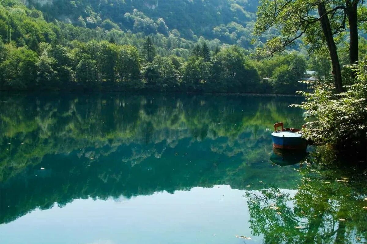Красивые голубые озера