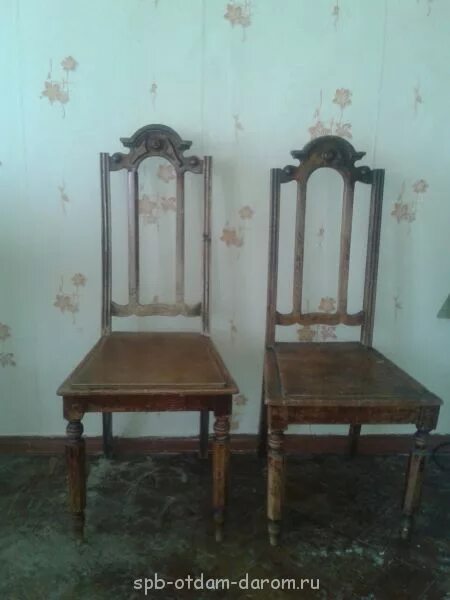 Мебель великие б у. Старые стулья даром. Отдам старые стулья. Старинная мебель даром. Старые вещи и мебель даром.
