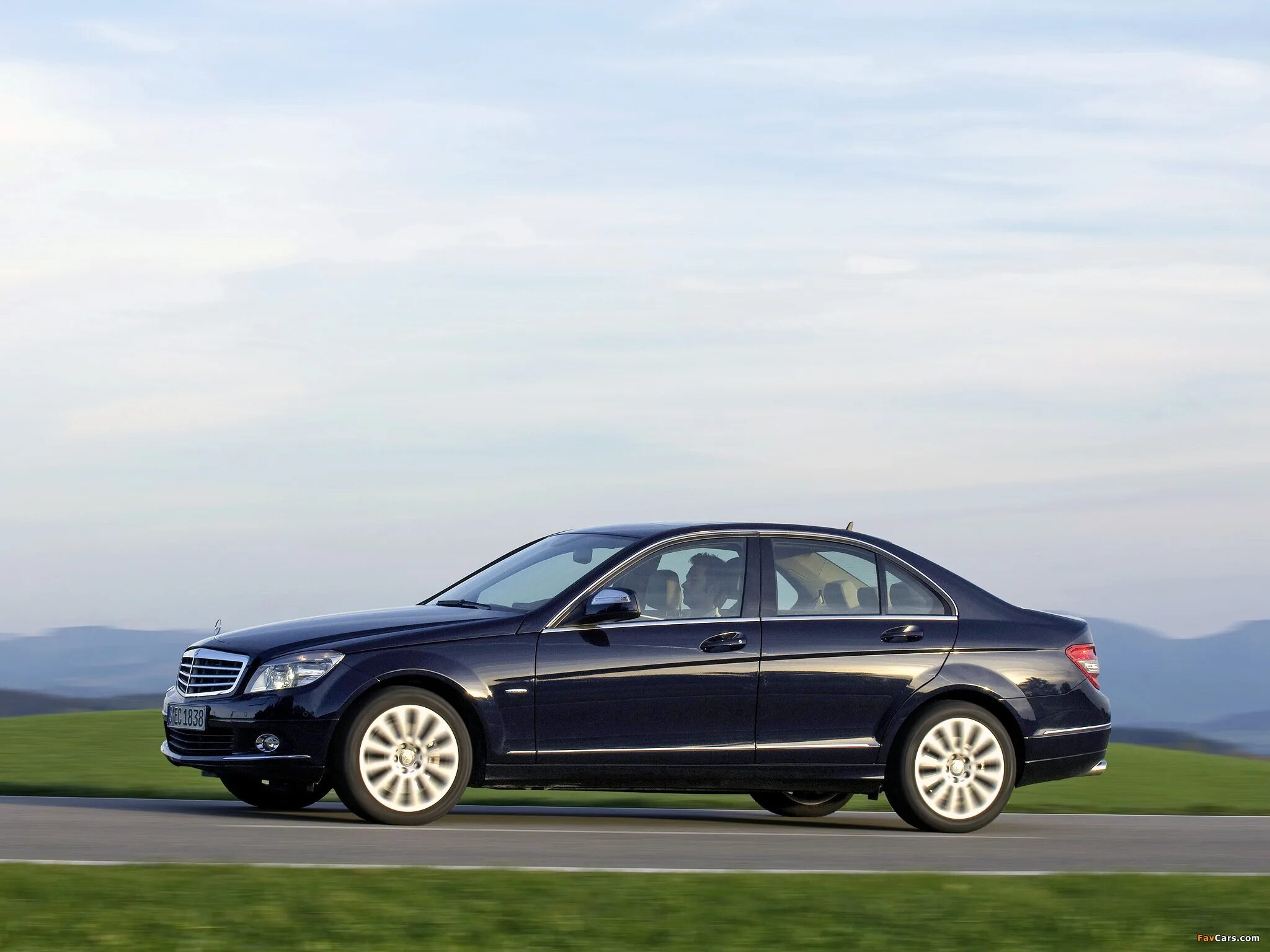 File:2007-2008 Mercedes-Benz C 280 (W 204) Avantgarde sedan (2011-03-23).jpg - W