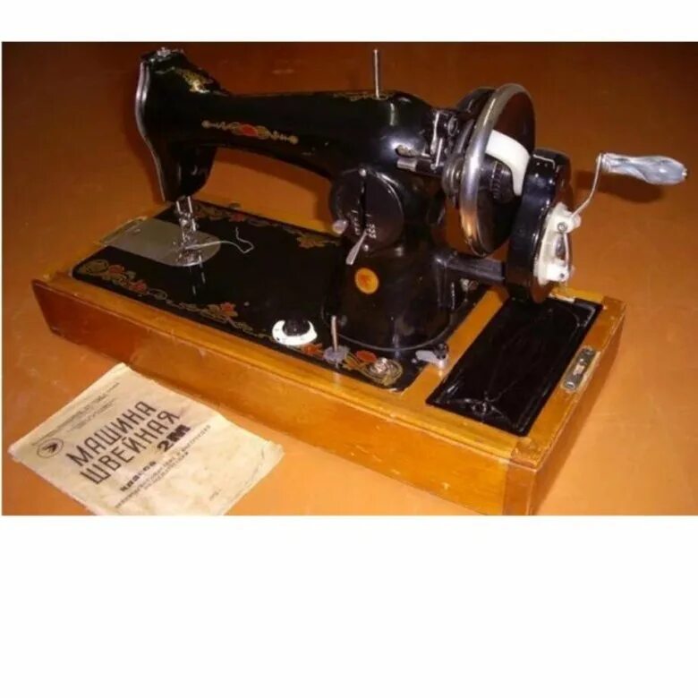 Купить швейную ручную машинку подольск. Швейная машинка Чайка Зингер. Электро швейная машинка 1963г. Швейная машинка Чайка ручная. Чайка Подольская швейная машина.