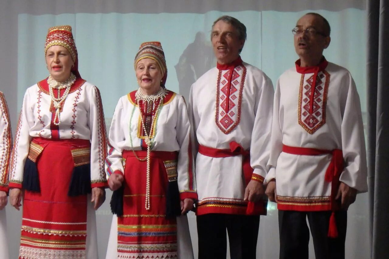 Костюм народов поволжья марийский. Шокша Мокша эрзя. Марийский Поволжский нац костюм. Национальные костюмы народов Поволжья. Костюм Поволжья Марийский.