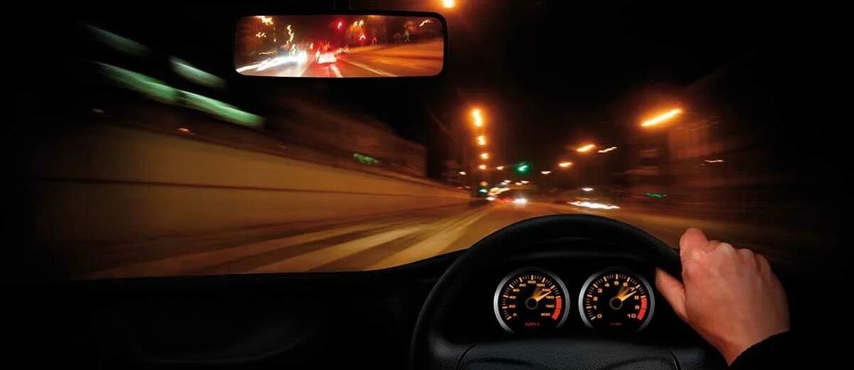 Ехать на полной скорости. Ночной вид из машины. Вид из машины на дорогу ночью. Вид от первого лица ща рулём. Трасса вид из машины.