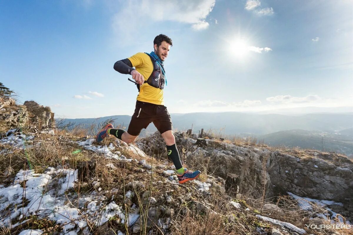 Где живут спортсмены. Трейлраннинг ASICS. Трейл раннинг экипировка. Тренировка в горах. Бег в горах.