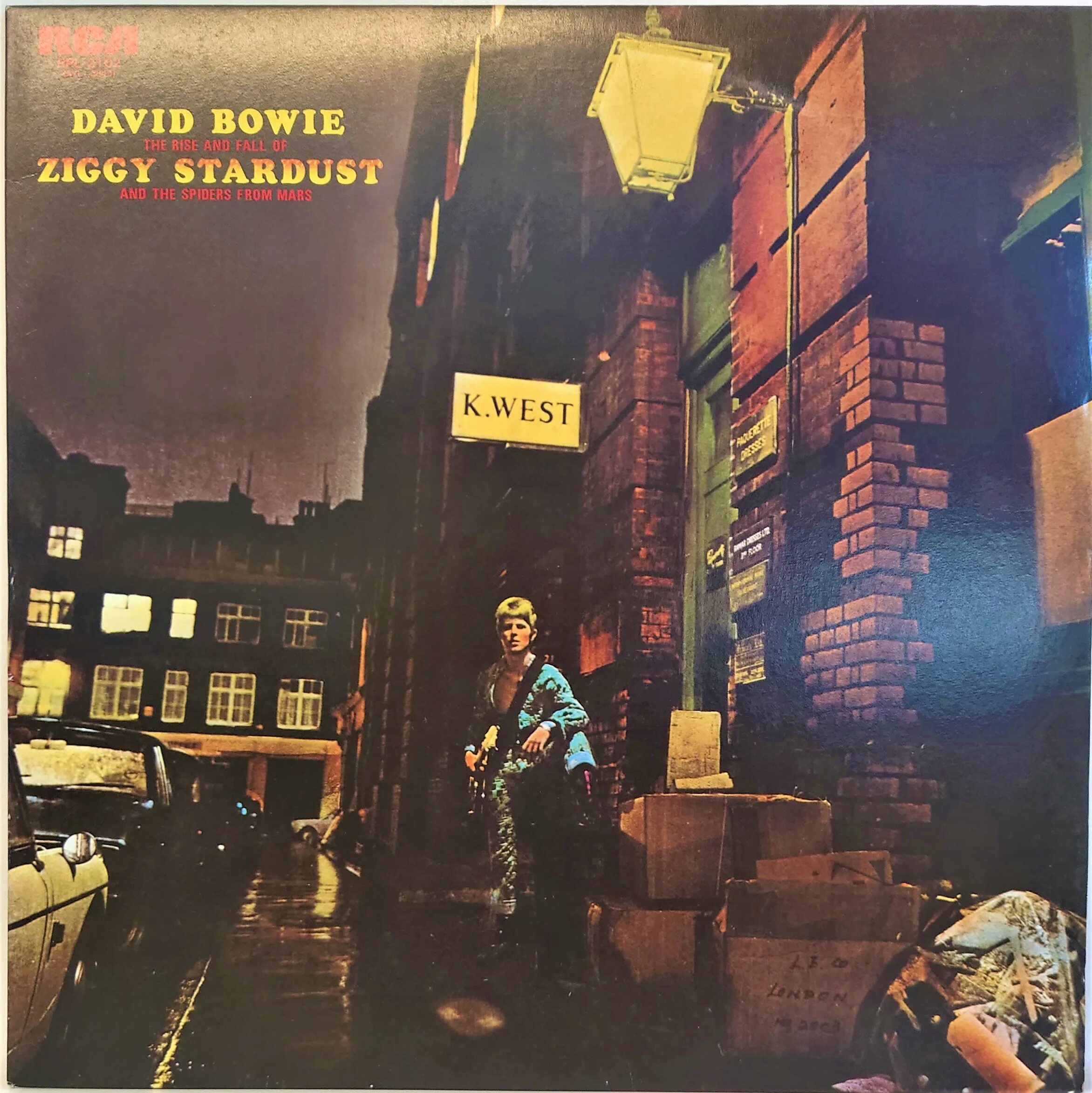 The rise and fall of ziggy stardust. The rise and fall of ziggy stardust and the spiders from mars. ziggy stardust обложка. the rise and fall of ziggy stardust and the spiders from mars обложка. зигги стардаст альбом.