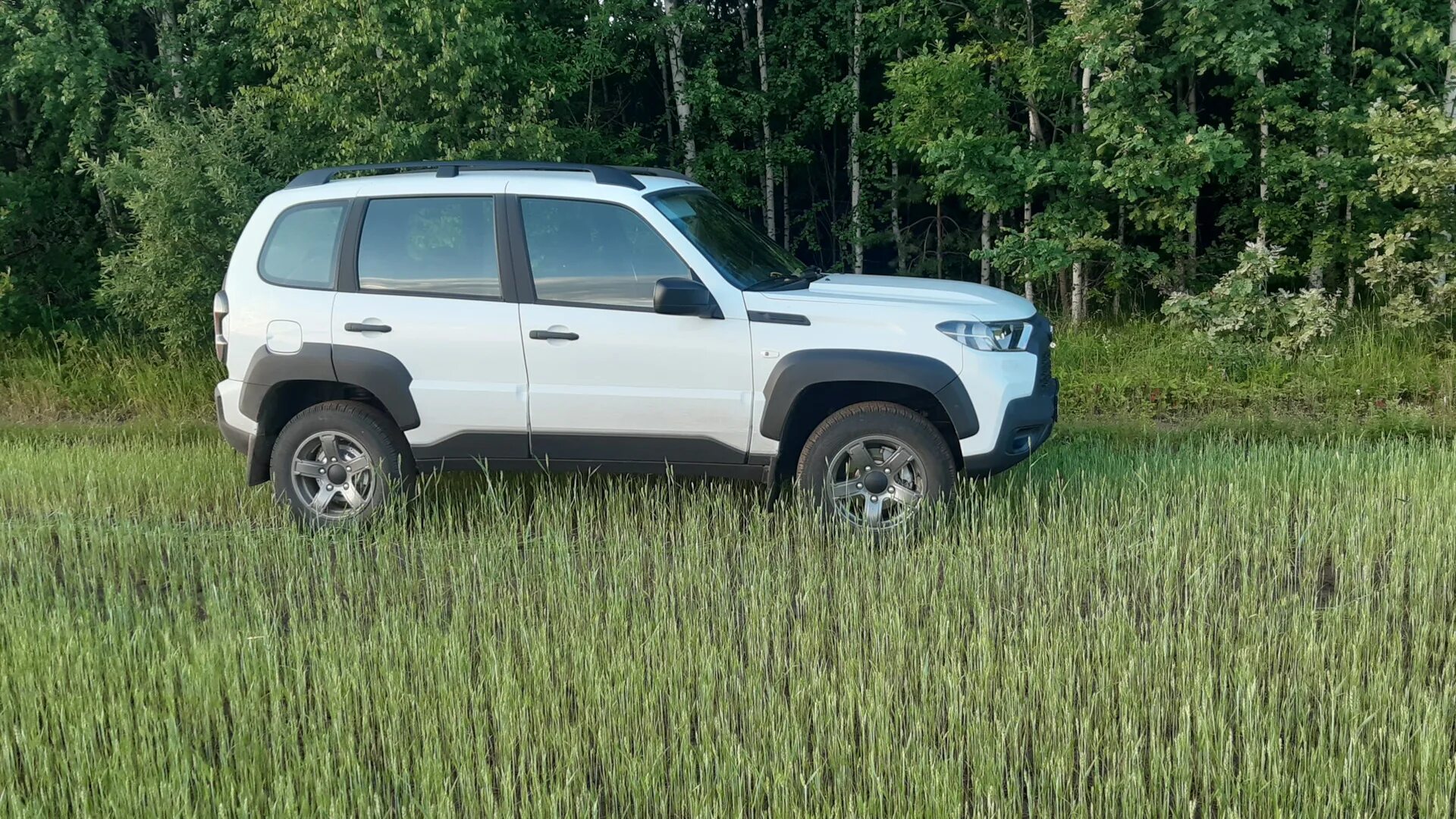 Автобокс на крышу, бокс LUX TAVR 197 Lada Niva Travel, 1,7 л, 2022 года аксесс
