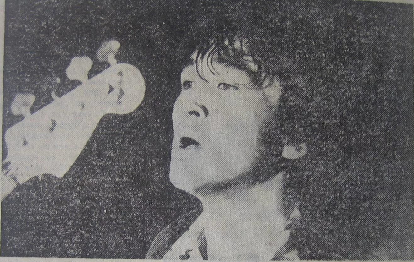 Виктор цой в фильме асса. Цой 1999. Виктор робертович цой 1962. Пыяла поет цой. Пыяла поет цой.