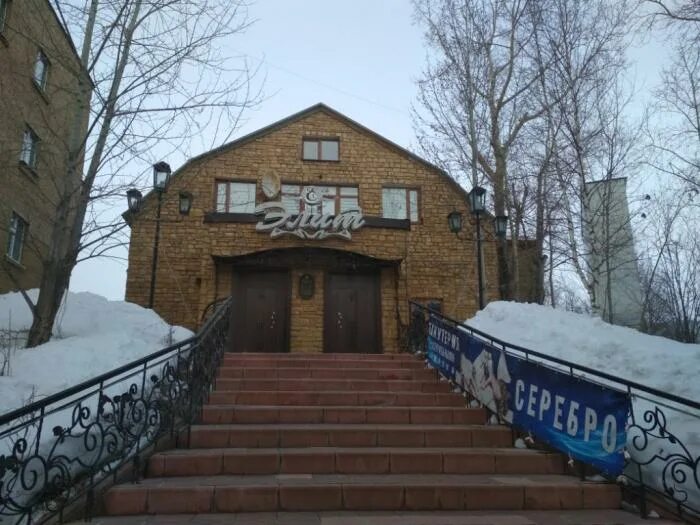 город ухта дом молодежи. ярмарка ухта магазины. тиман ухта. ухта старый город достопримечательность. ухта магазин юпитер.