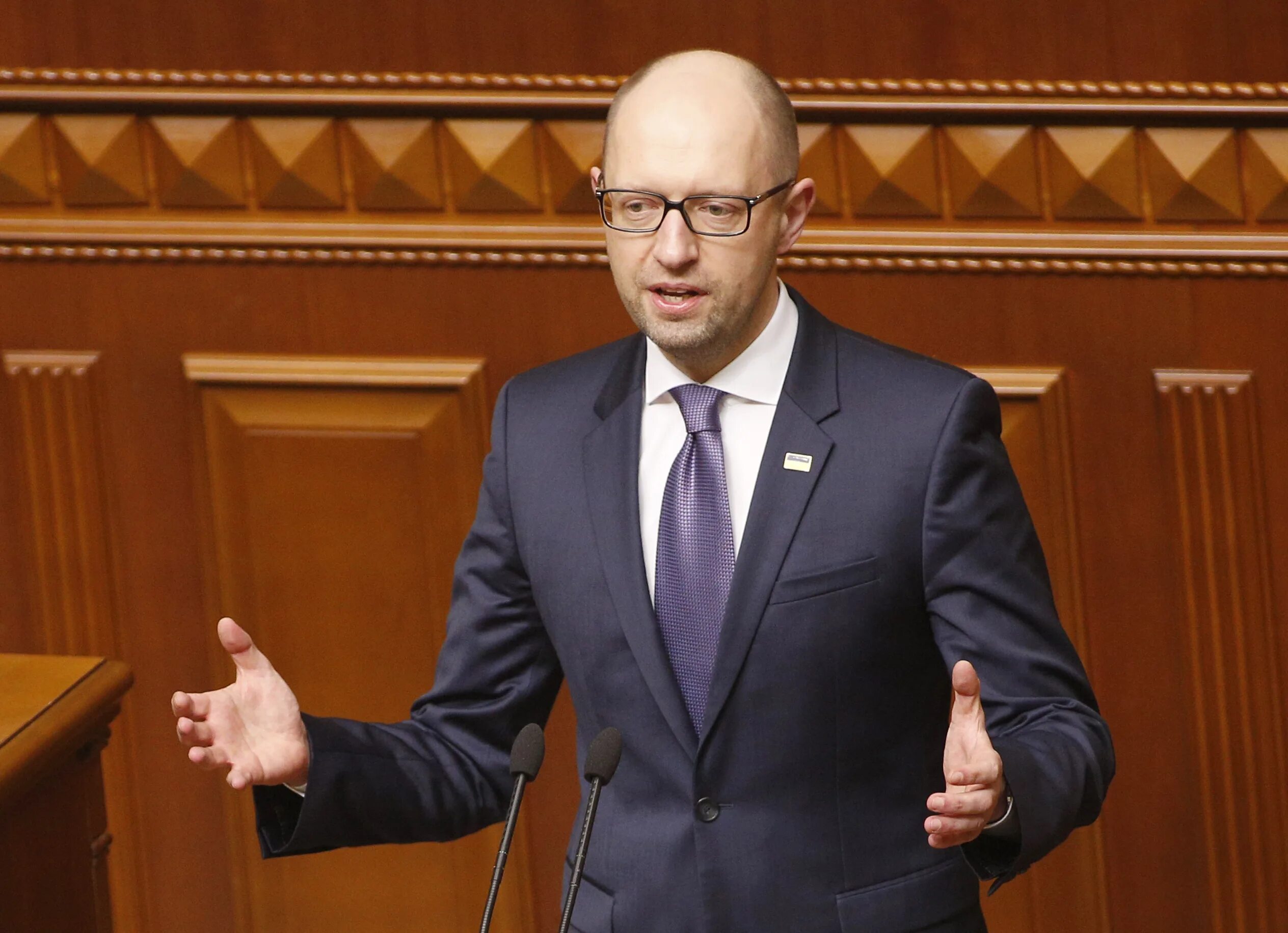 Премьер министр украины 2022. Премьер министр яценюк. Премьер украины шмыгаль. Яценюк 2022. Премьер украины шмыгаль.
