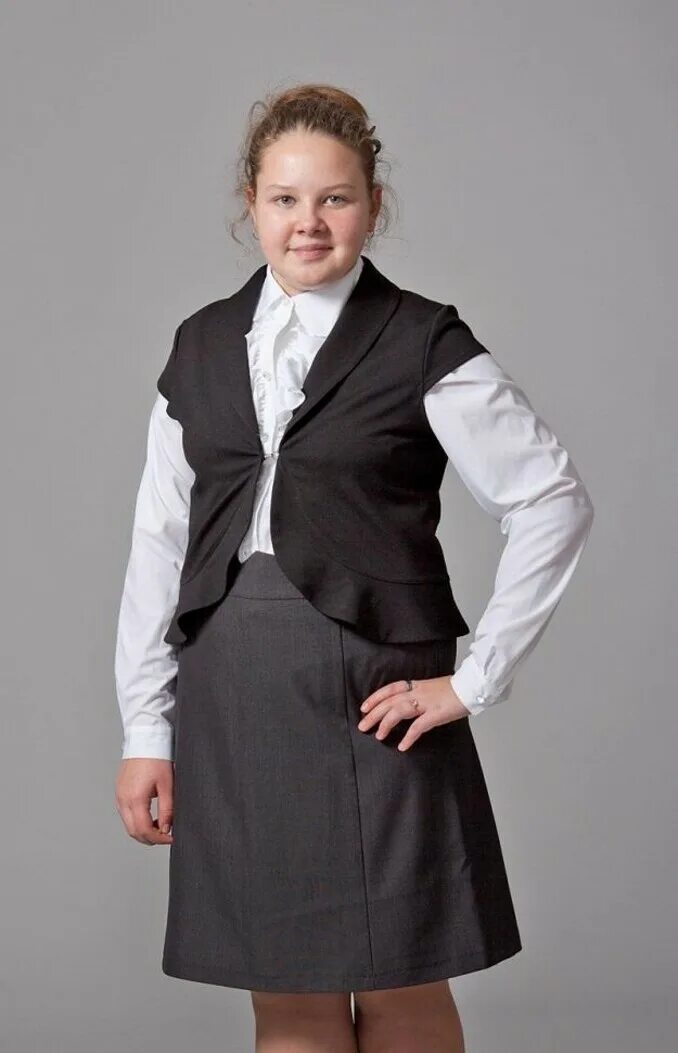 Школьная форма юбка и блузка. Школьные юбки девочек завышенной талией. Полные девушки в школьной форме. Одежда для полных подростков в школу. Юбка для полной девочки в школу.