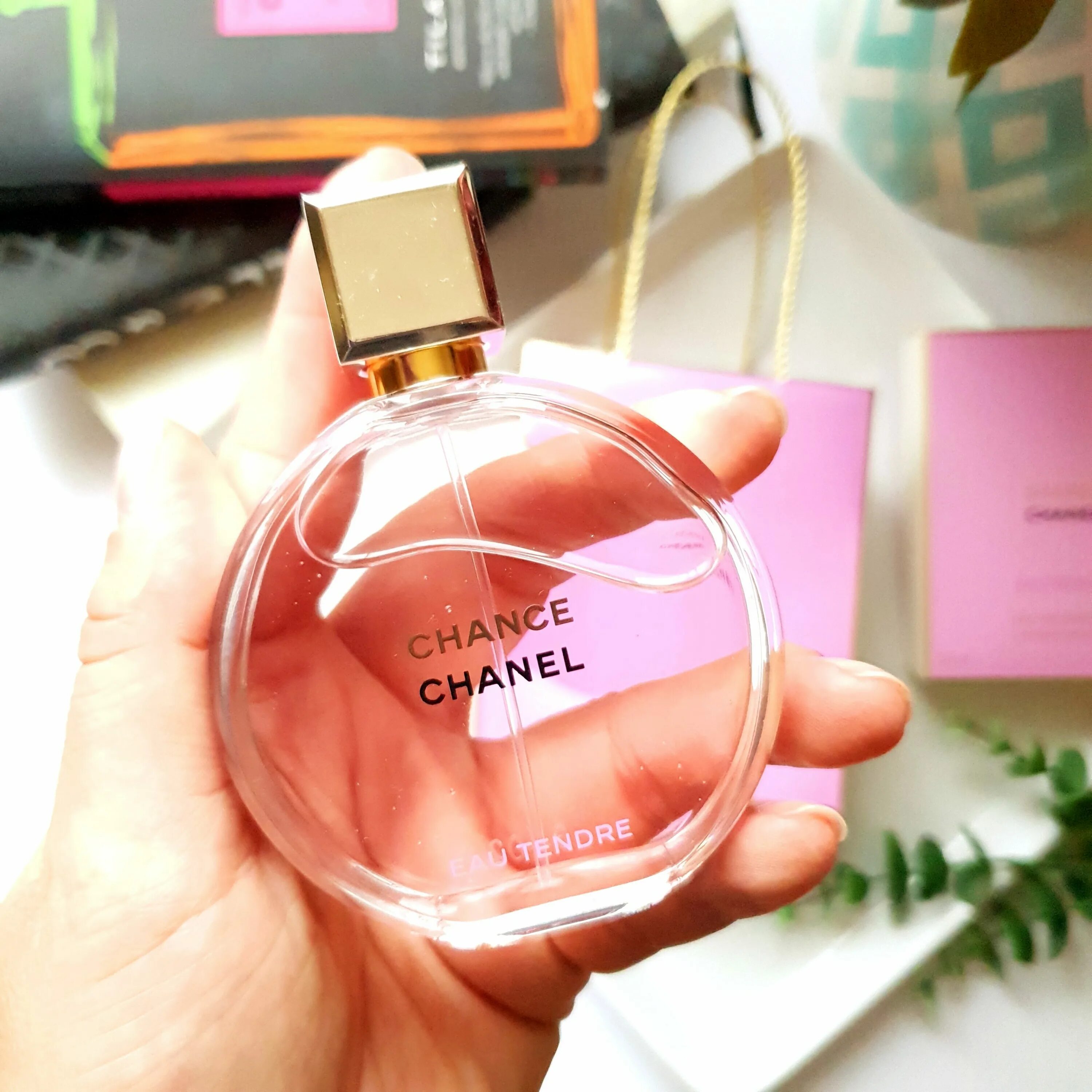 Духи chanel chance eau. Chanel chance. Парфюм Chanel chance (Шанель шанс). Chanel chance Eau tendre EDP 100 мл. Шанель шанс розовый 100 ml.