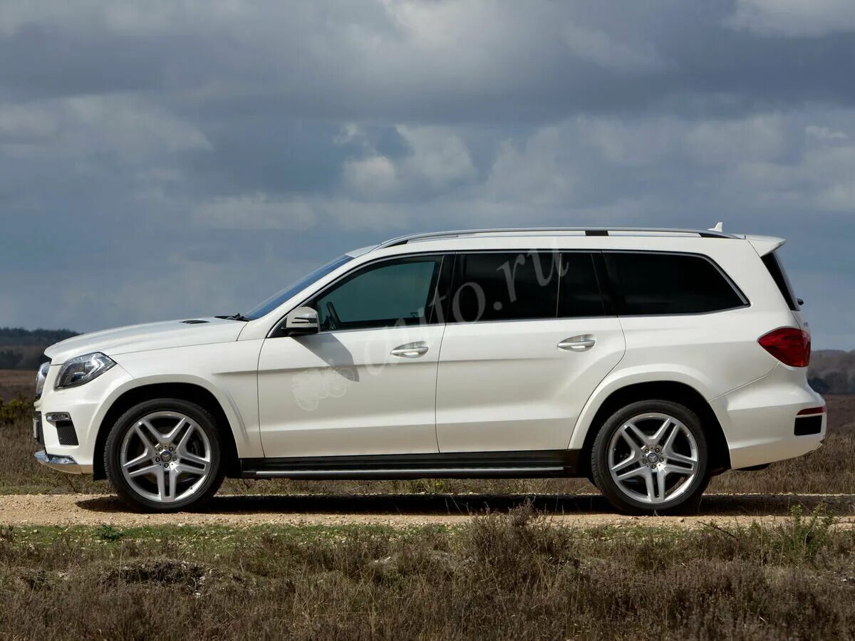 Полная оклейка автомобилей Mercedes (Мерседес) GL-KLASSE GL 500 пленкой хром цен