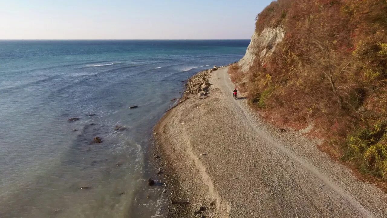 Дикий пляж архипо. Архипо-осиповка дикий пляж фото. Архипо-осиповка дикий пляж. Дикий пляж архипо. Бухта вулкан архипо осиповка.