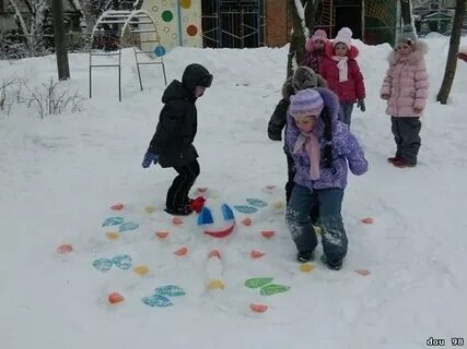 Игры в саду зимой