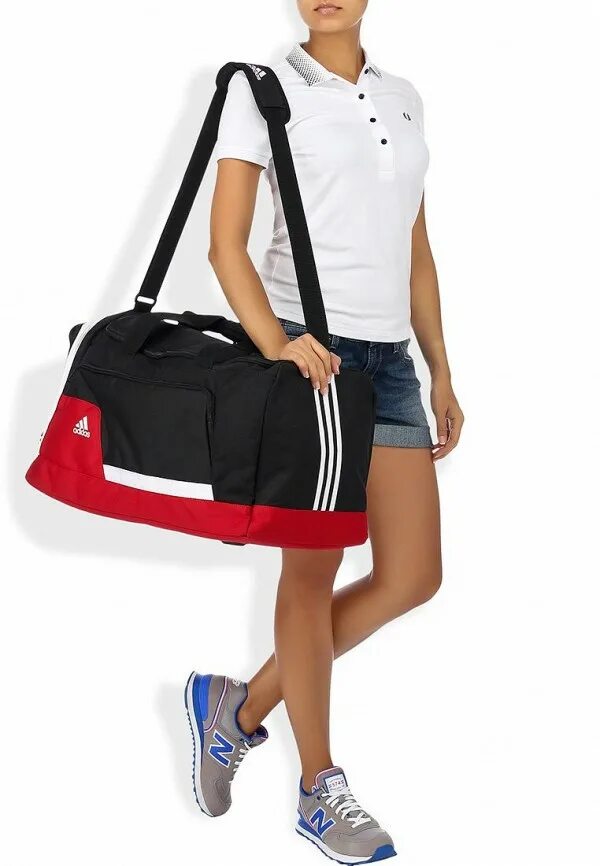 Со спортивной сумкой. Спортивная сумка. Женская спортивная сумка. Девушка со спортивной сумкой. Модели спортивных сумок.