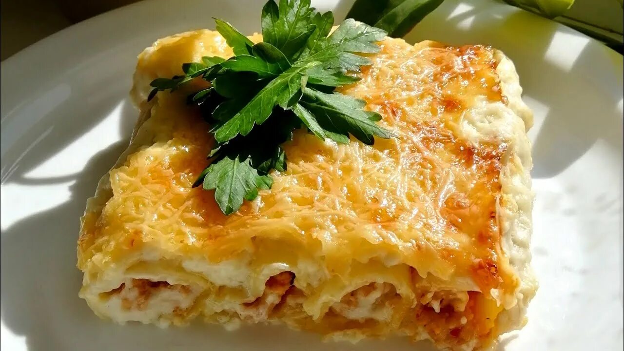 Пастицио греческая запеканка. Макароны под соусом бешамель. Макароны бешамель рецепт с фаршем. Каннеллони под бешамель. Макароны бешамель рецепт с фаршем.