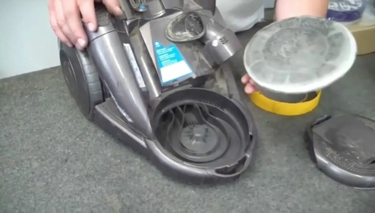Как вскрыть пылесос. Чистка фильтра пылесоса dyson. чистка пылесоса дайсон dc23. дайсон фильтр разобрать пылесос. фильтр для пылесоса дайсон.