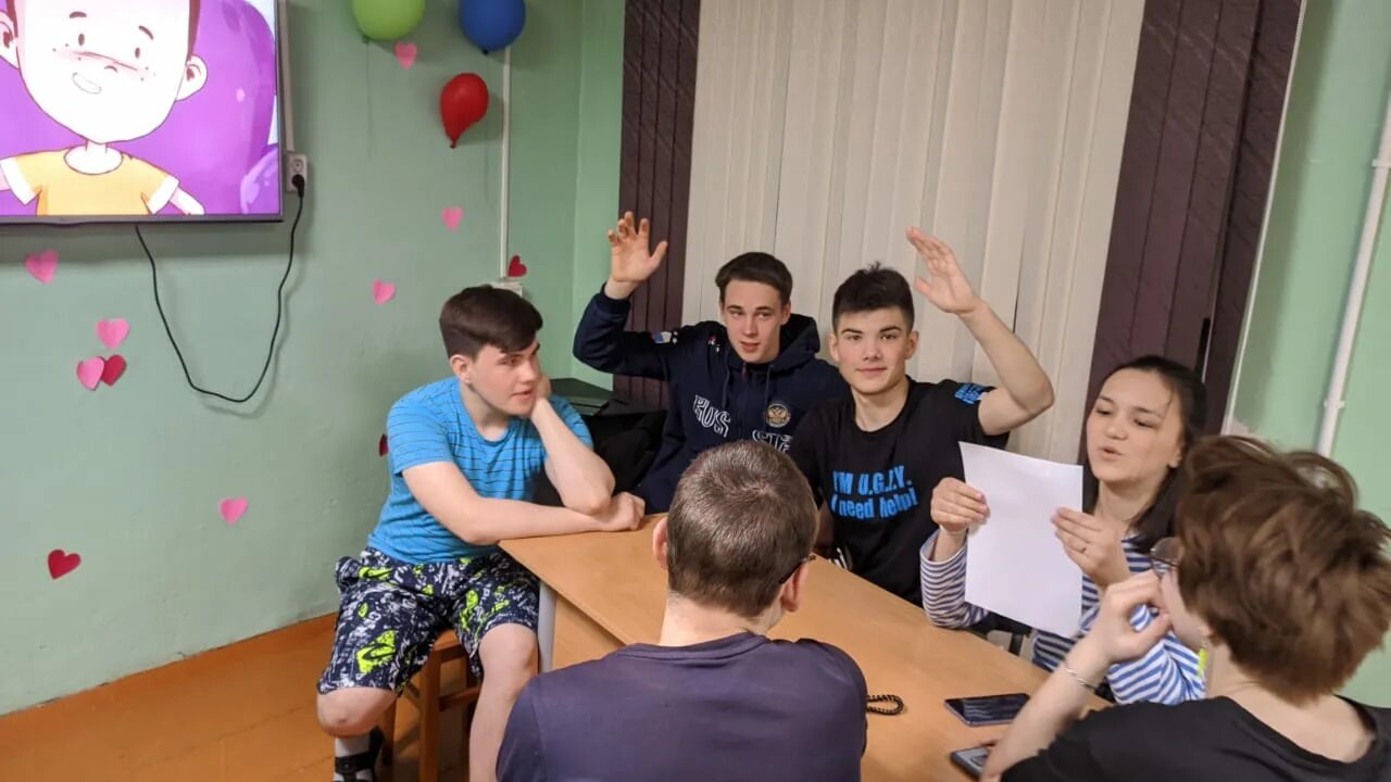 Безопасность пластиковых карт. Пласт безопасность. Пласт безопасность. Ремонт окна мультяшный персонаж. Информационный стенд attache.