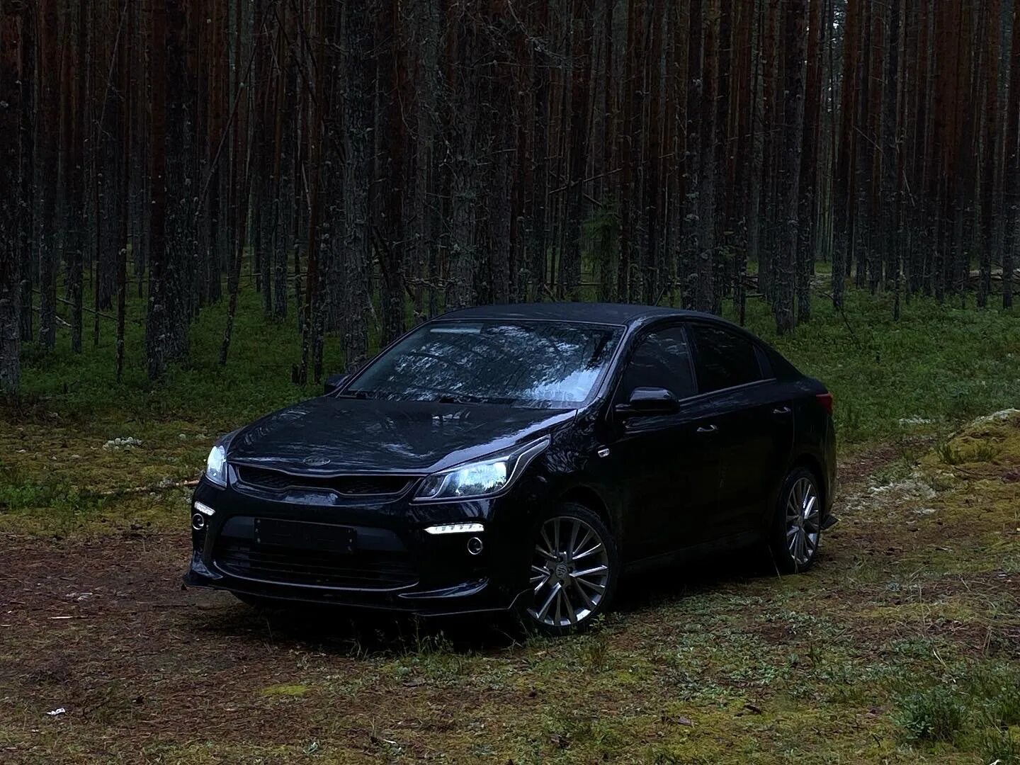 Киа рио черная тюнинг Цвет настроения чёрный ⚫ KIA Rio (4G), 1,6 л, 2018 года колёсные диски DRIVE2